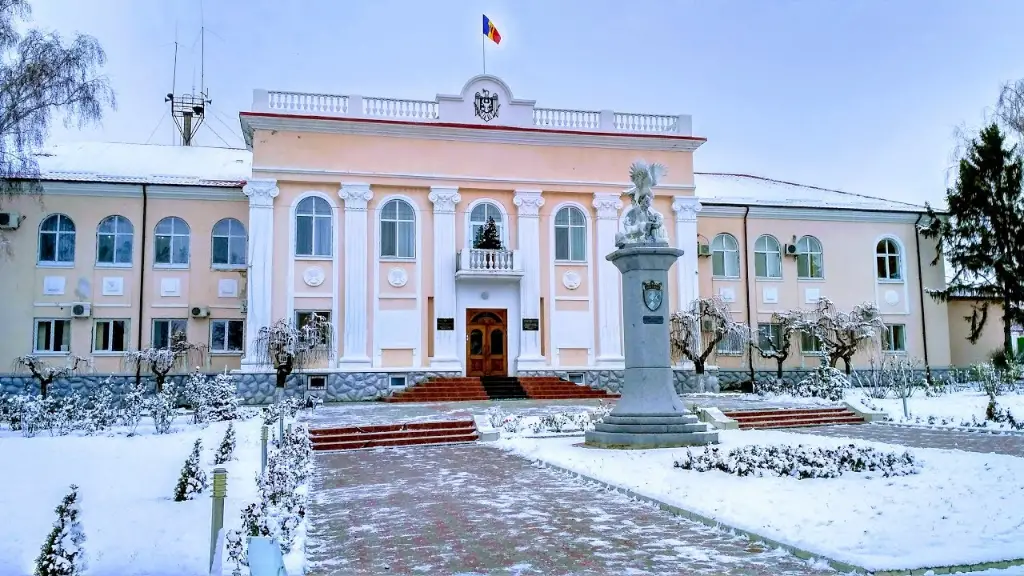 Evacuator auto disponibil în Fălești și oriunde ai nevoie în Moldova.