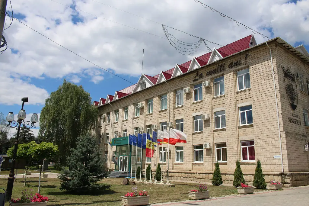 Evacuator auto disponibil în Sîngerei și oriunde ai nevoie în Moldova.